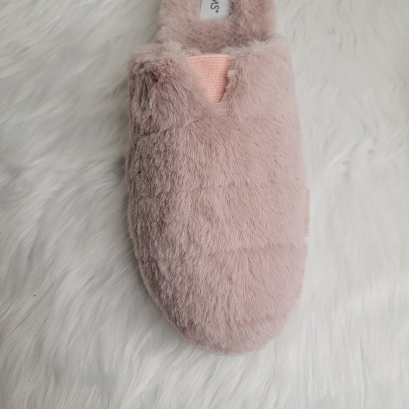 TOMS alpargata mule rose pink faux fur slippers. - Picture 7 of 11